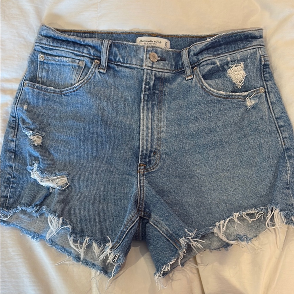Abercrombie & Fitch 4” high rise mom short